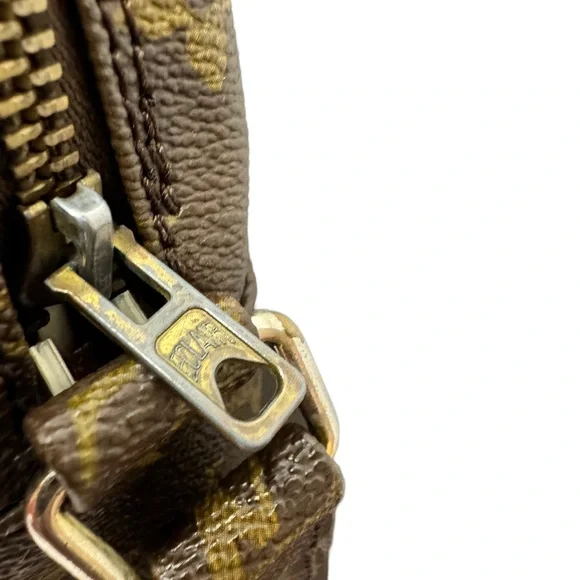 LOUIS VUITTON Marceau Messenger Crossbody - Picture 9 of 16